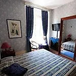 Chateau De Lastours Bed and breakfast 3*