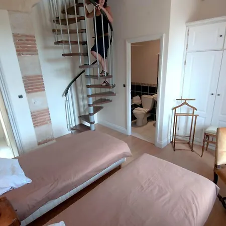 Chateau De Lastours Bed and breakfast 3*