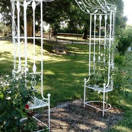 Chateau De Lastours Bed & Breakfast 3*