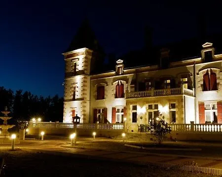 Chateau De Lastours Bed & Breakfast 3*