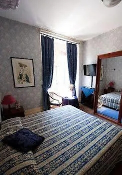 Chateau De Lastours Bed & Breakfast 3*